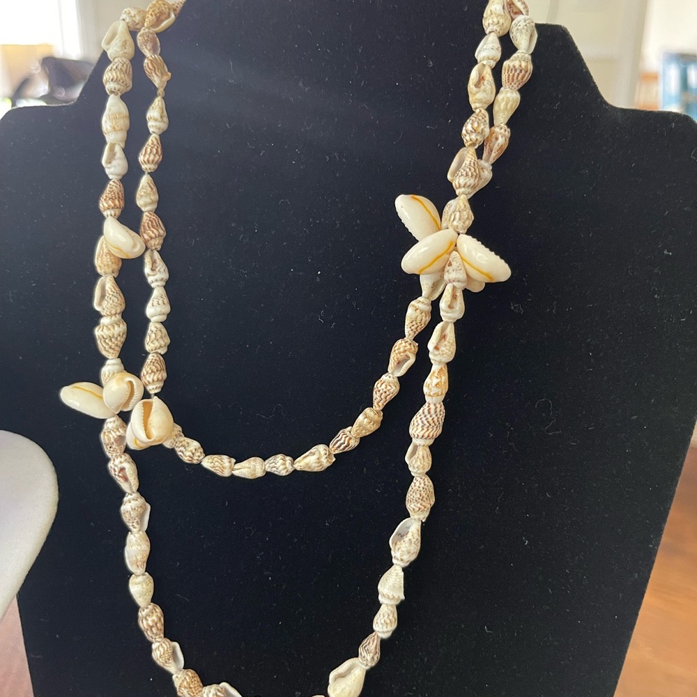 Two Cream Shell Necklaces - Picture 5 of 10